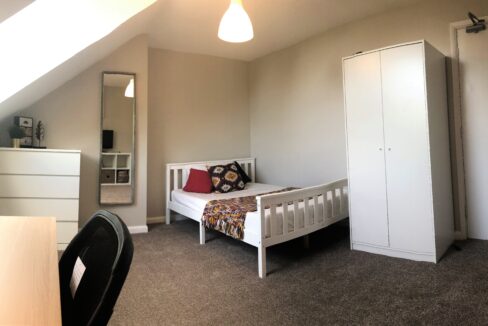 Room 5 - Picture 2